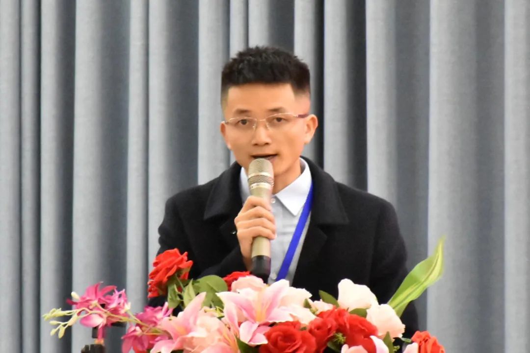 主持人:溫文華老師.jpg 圖片