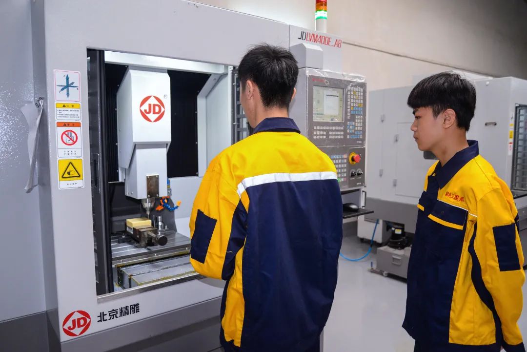 精雕實(shí)訓(xùn)室 (2).jpg 圖片